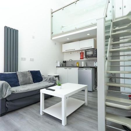 Апартаменты Modern & Stylish Studio In Reading Centre Экстерьер фото