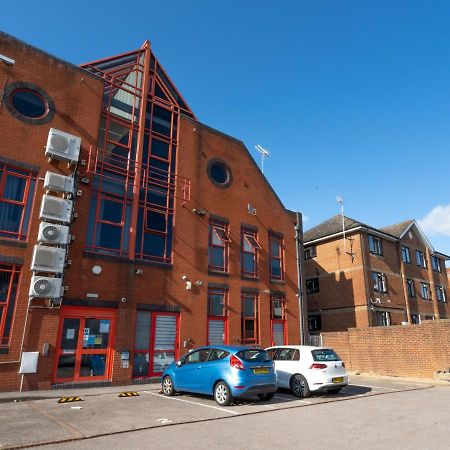 Апартаменты Modern & Stylish Studio In Reading Centre Экстерьер фото